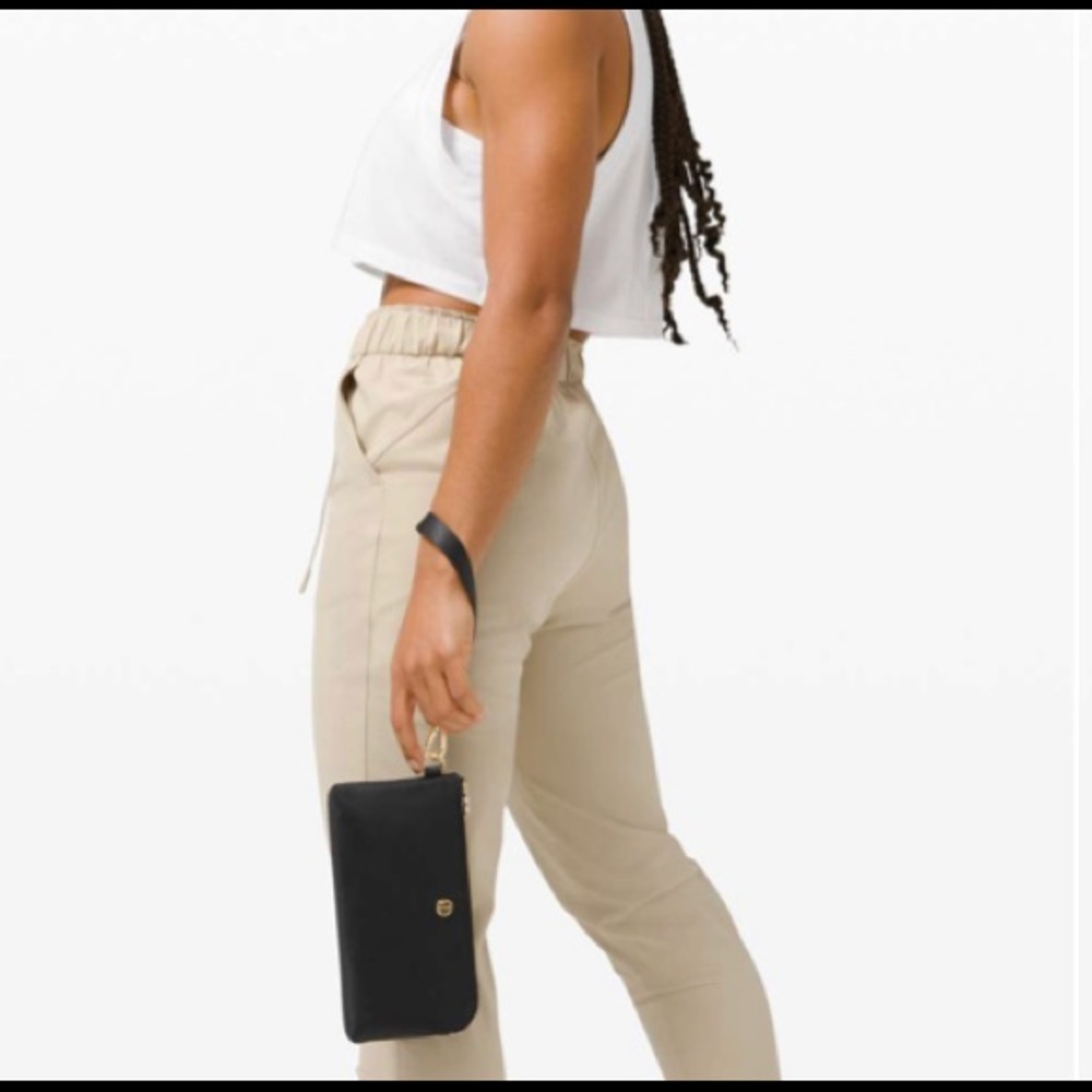 Lululemon Now and Always Pouch Black / Gold. New With Tag.